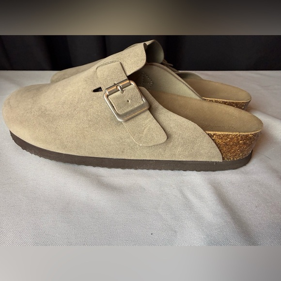 Woman’s Tan Suede Slip-On Clogs Shoe W/ Buckles - Size 7 - Picture 2 of 7